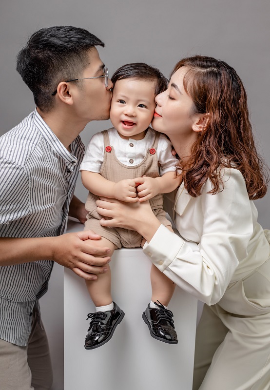 Concept chụp ảnh gia đình sẽ giúp bạn thể hiện được cá tính của gia đình mình. Chúng tôi sẽ giúp bạn lên ý tưởng và thực hiện những bức ảnh đầy ý nghĩa và độc đáo.