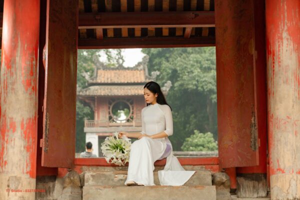 Chụp ảnh kỷ yếu ở văn miếu