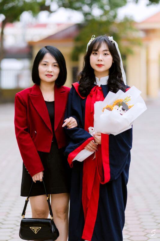 chụp ảnh kỷ yếu cùng con