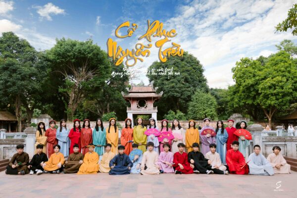 Chụp ảnh kỷ yếu ở hoàng thành